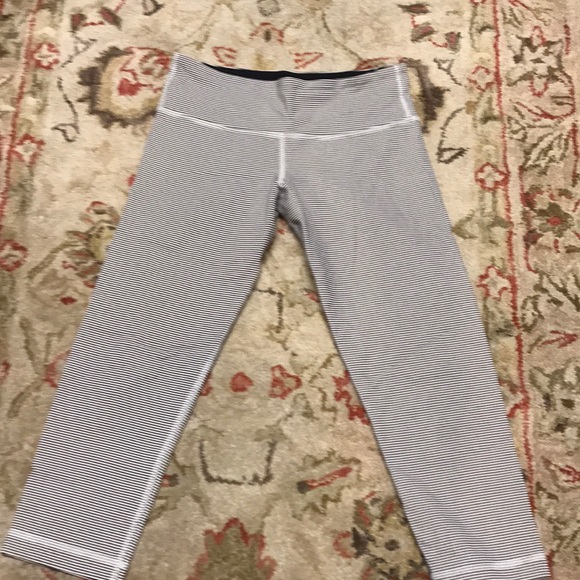 lululemon athletica Pants - Lululemon wunder under Capri.  Tonka stripe